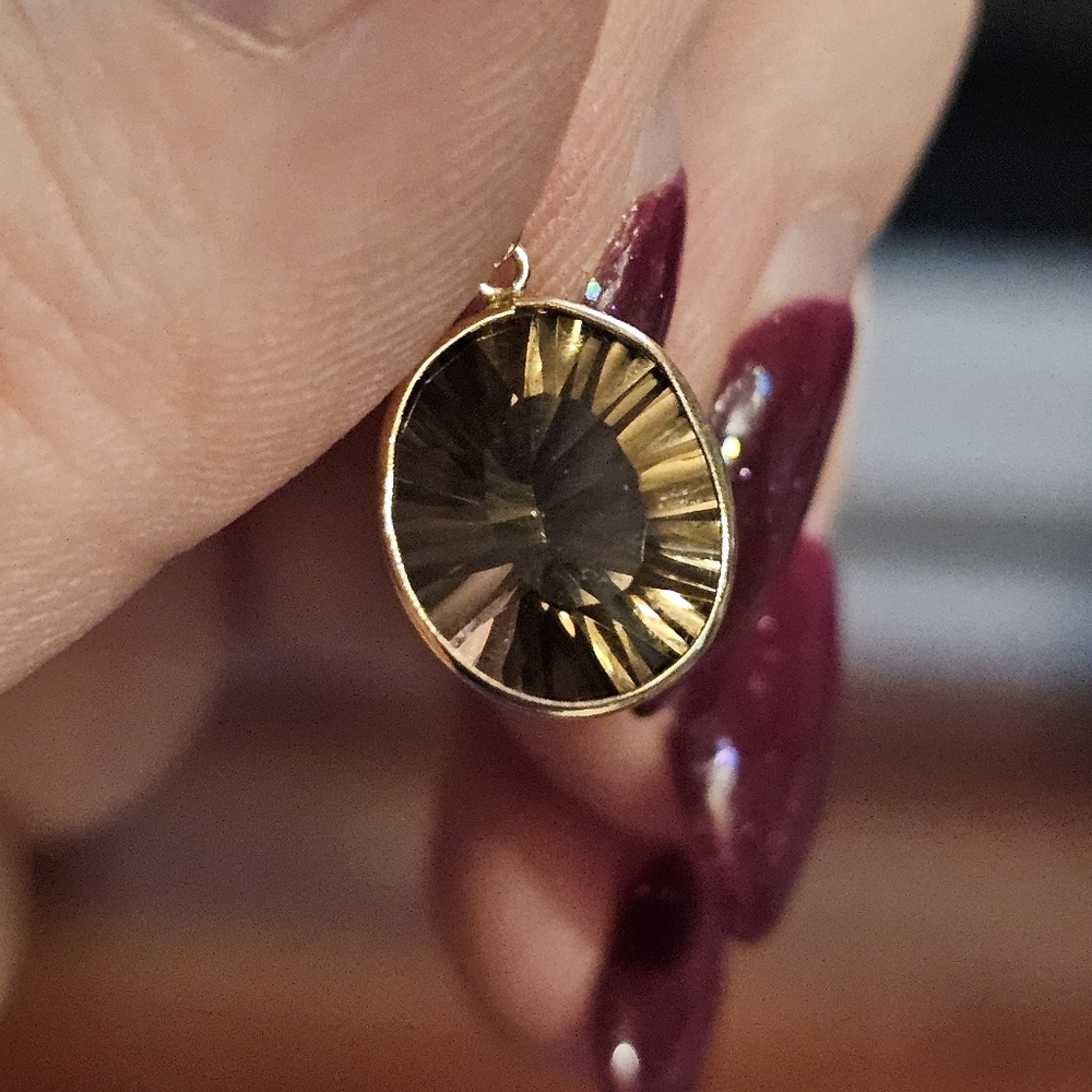 14k smokey quartz pendant approximately 4 carats. Amazing cut to the stone. See